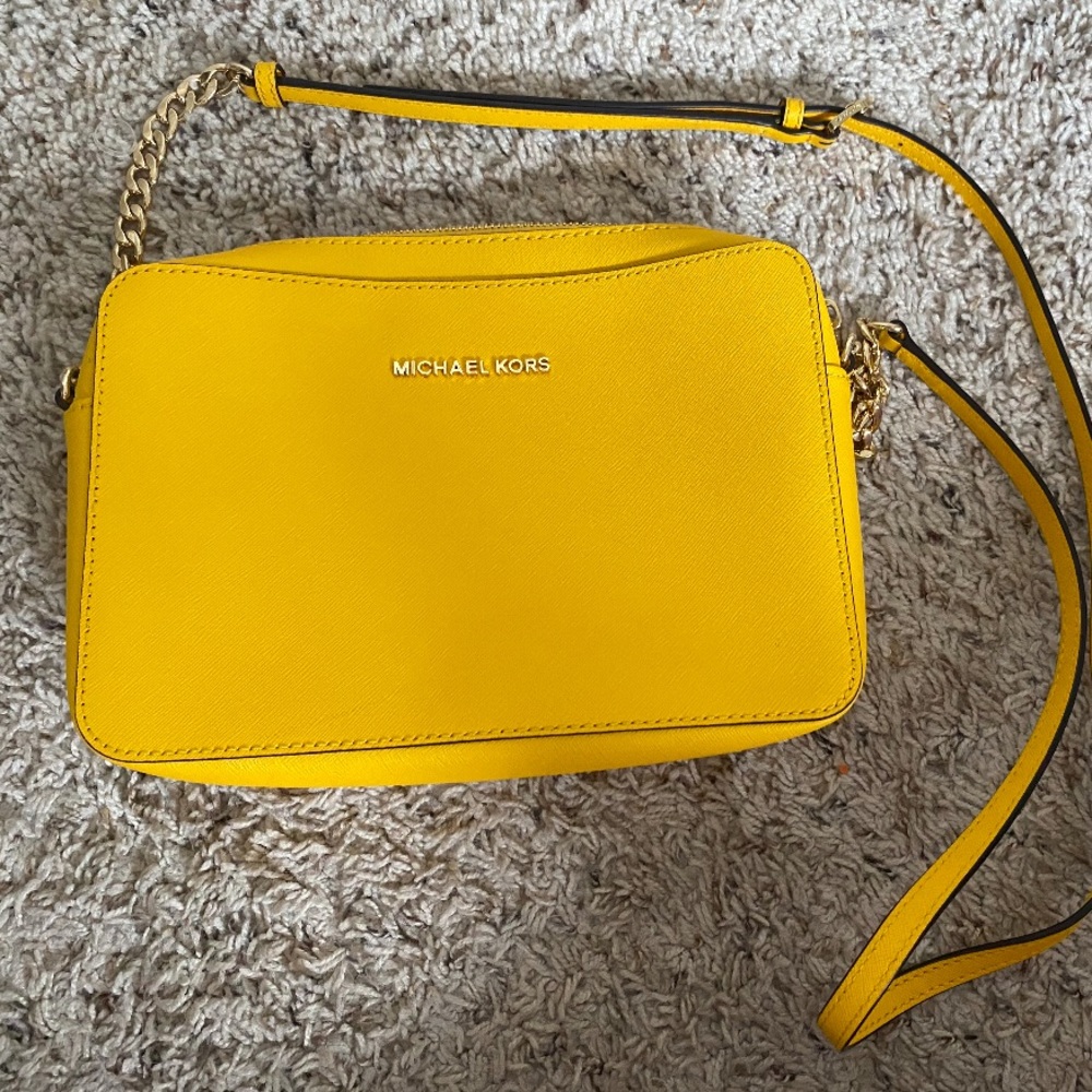 - NWT Michael Kors Large Jet Set Crossbody